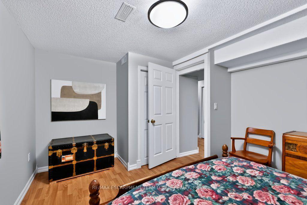 Photo 33 of 1320 Burkholder Drive, Burlington, Tansley — HOMEH