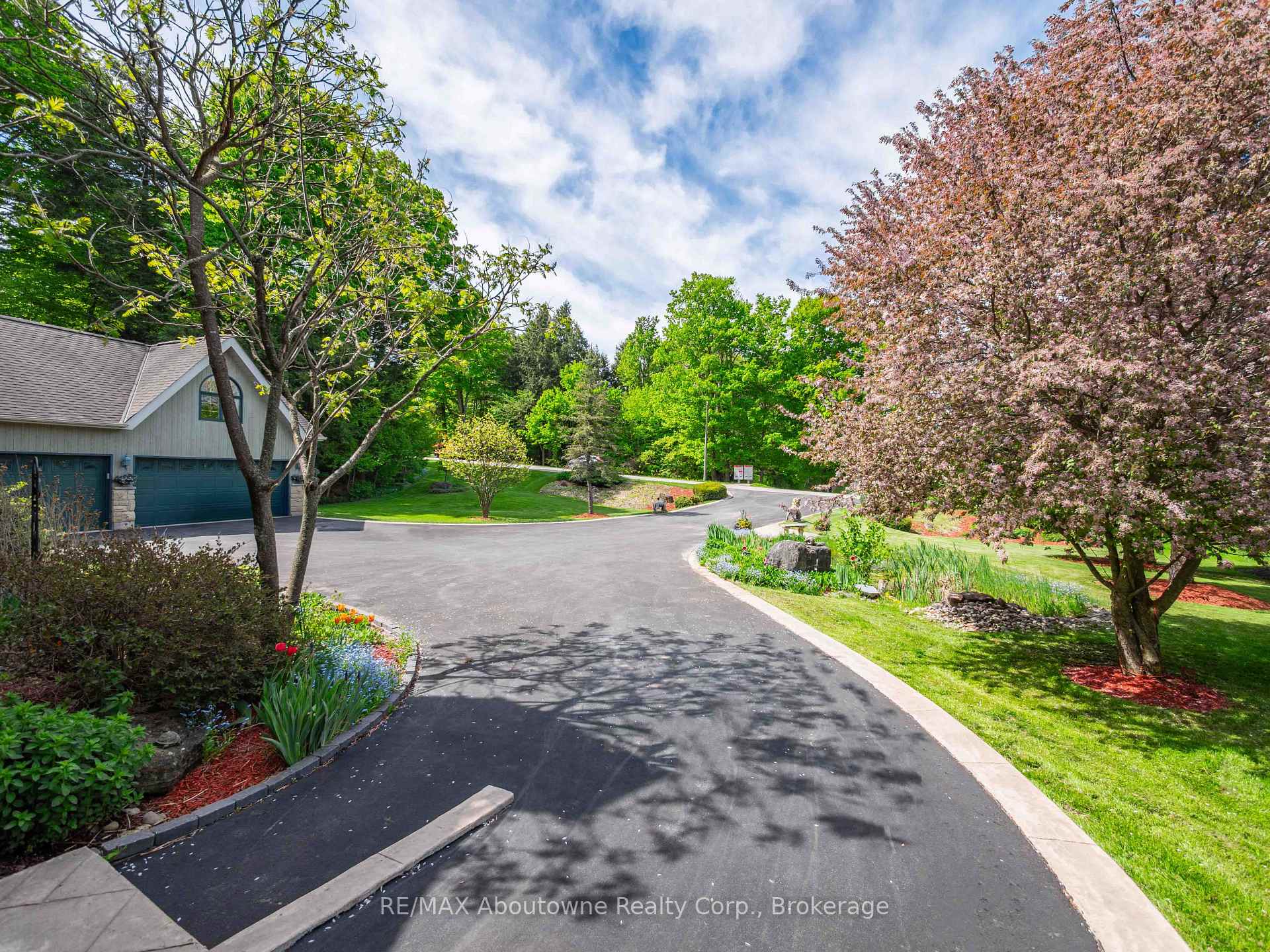 Photo 5 of 6 Turtle Lake Drive, Halton Hills, Rural Halton Hills — HOMEH
