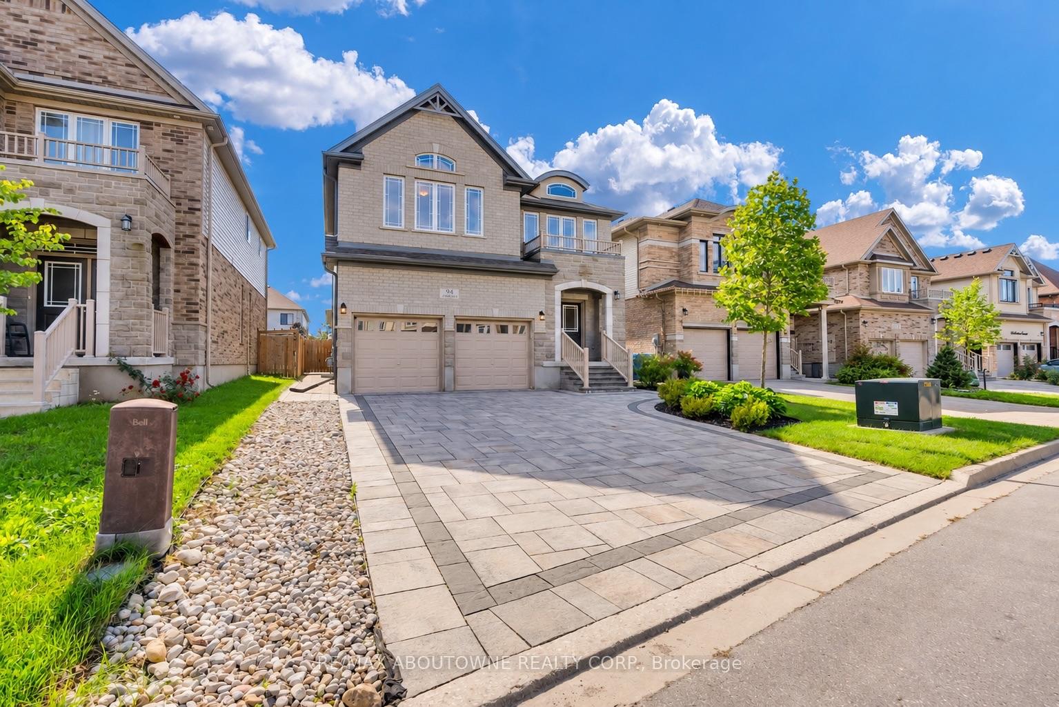 Photo 2 of 94 Ambrous Crescent, Guelph, Kortright East — HOMEH