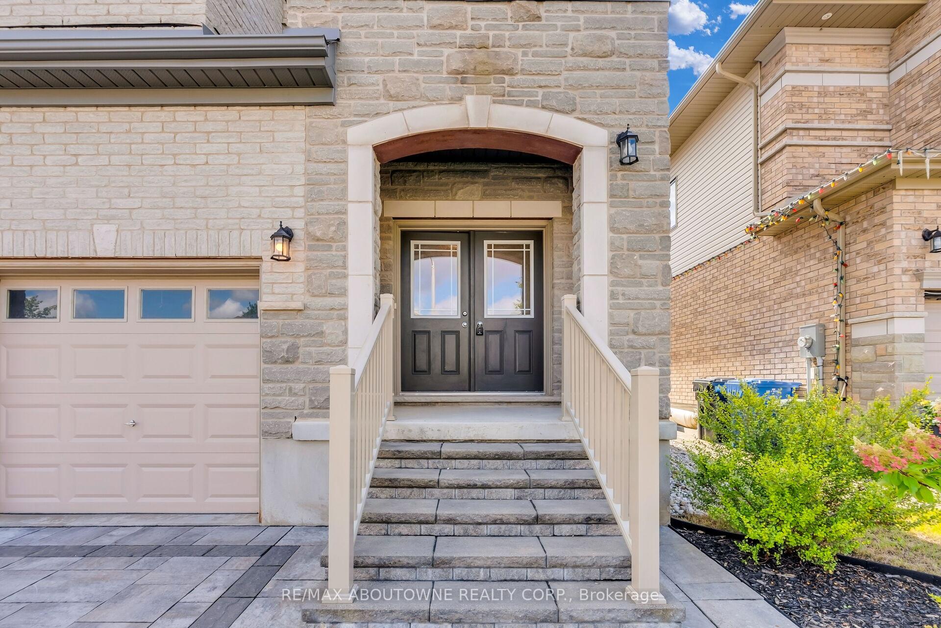 Photo 4 of 94 Ambrous Crescent, Guelph, Kortright East — HOMEH