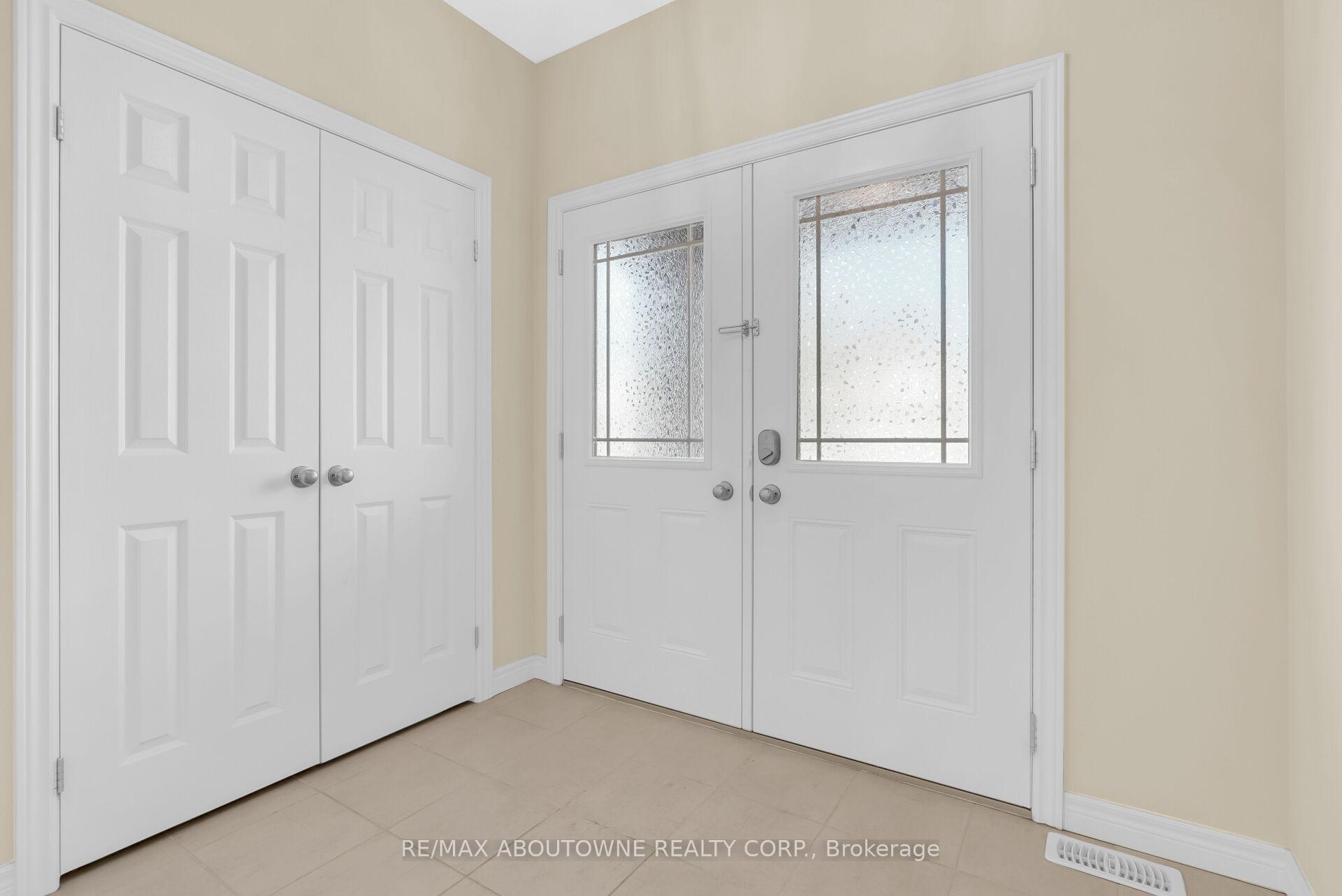 Photo 5 of 94 Ambrous Crescent, Guelph, Kortright East — HOMEH