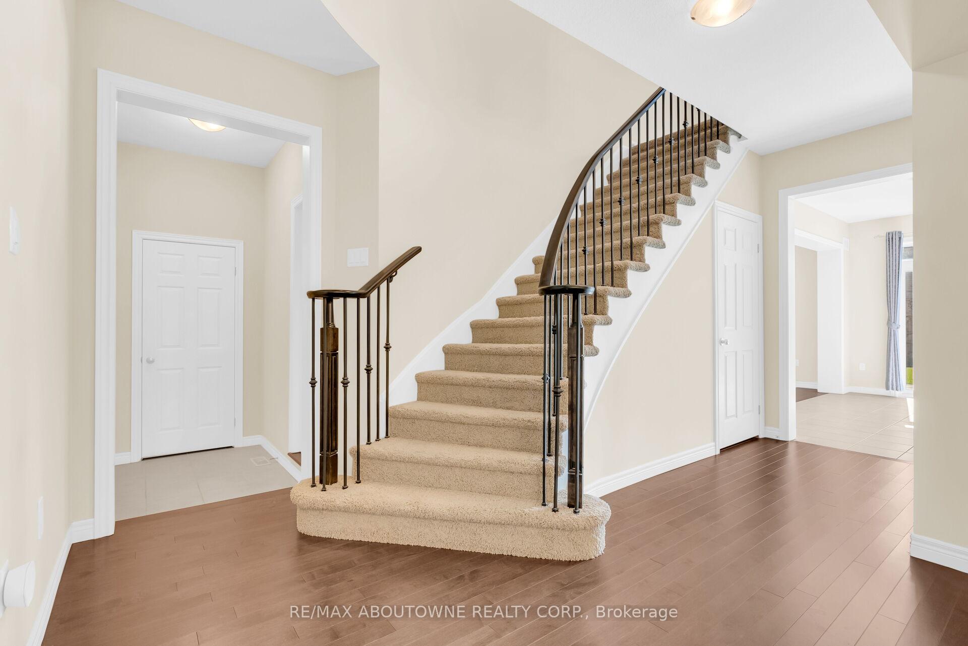 Photo 22 of 94 Ambrous Crescent, Guelph, Kortright East — HOMEH
