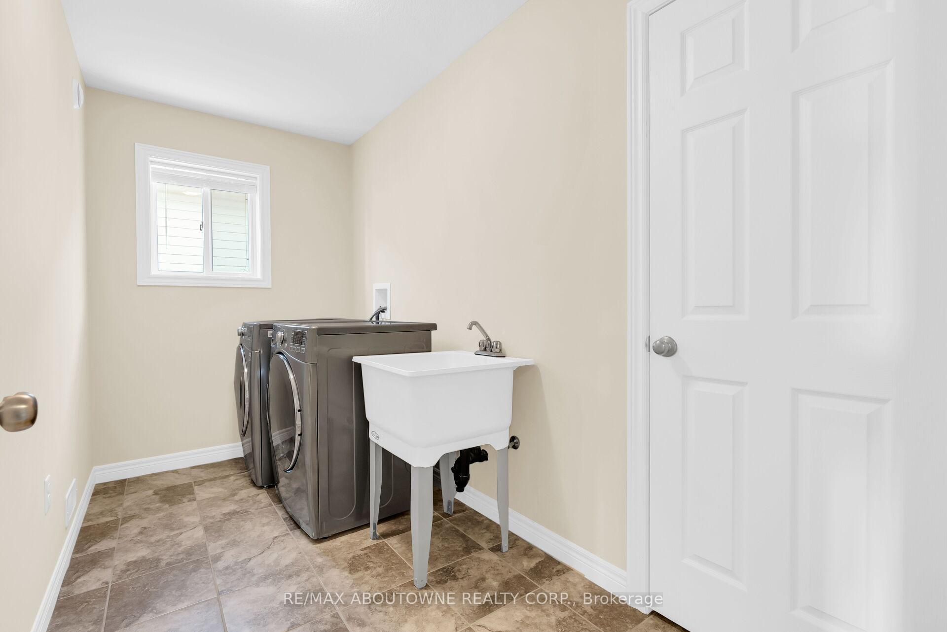 Photo 38 of 94 Ambrous Crescent, Guelph, Kortright East — HOMEH