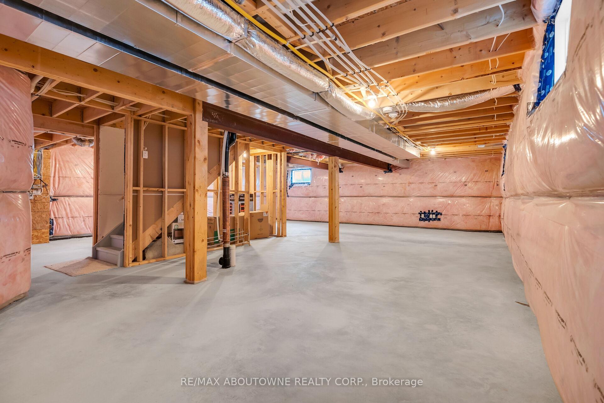 Photo 40 of 94 Ambrous Crescent, Guelph, Kortright East — HOMEH