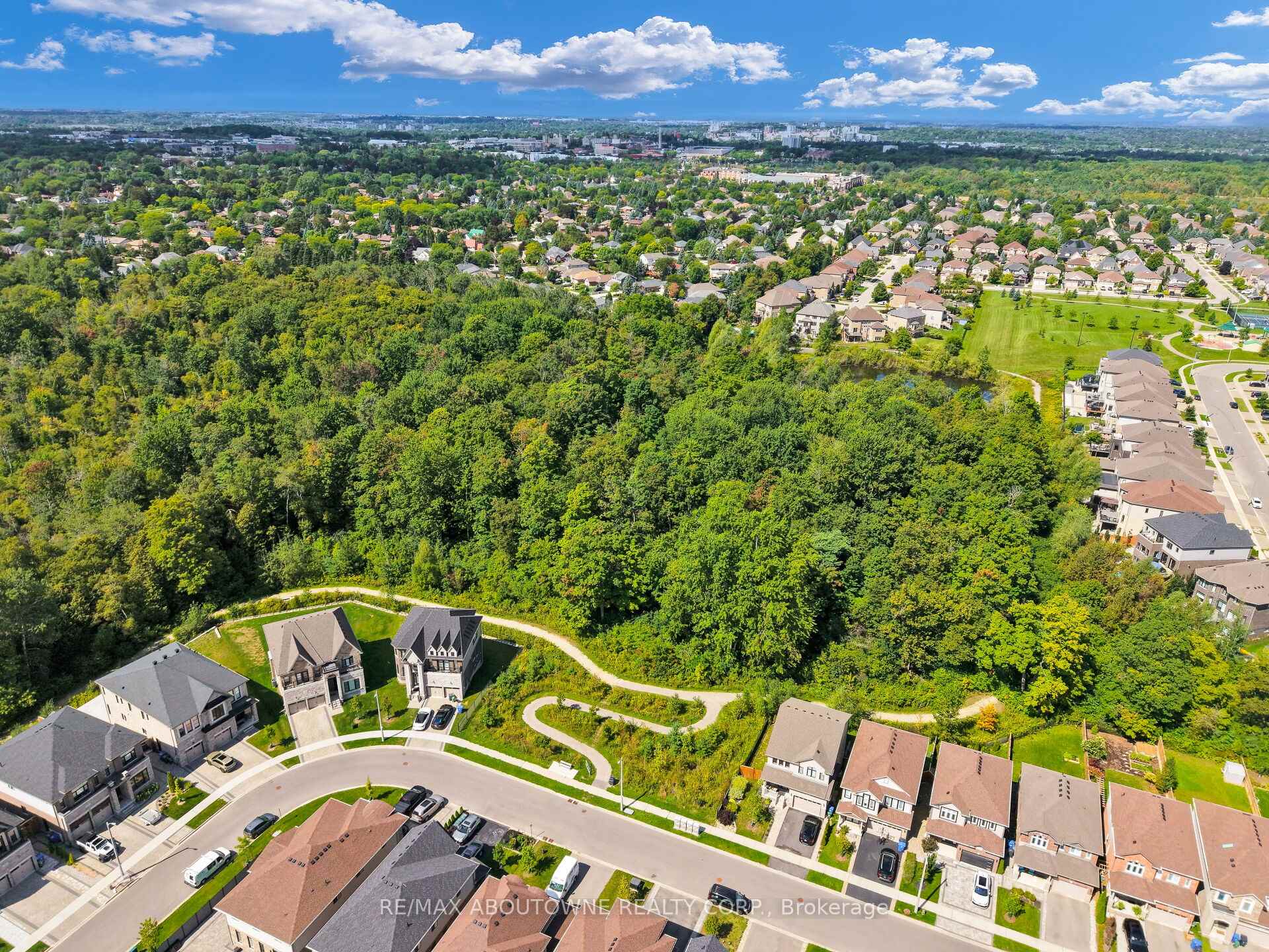 Photo 46 of 94 Ambrous Crescent, Guelph, Kortright East — HOMEH
