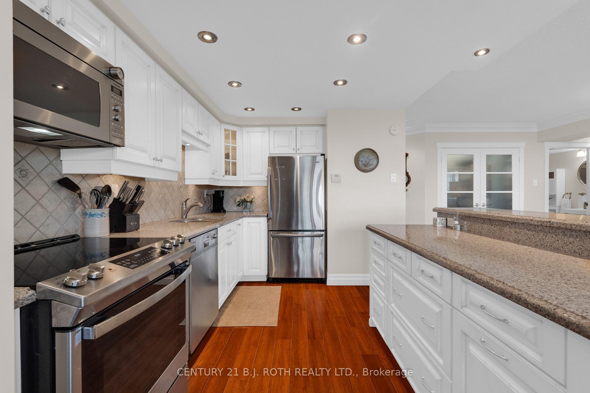 Photo 5 of Unit 1401, 181 Collier Street, Barrie, North Shore — HOMEH