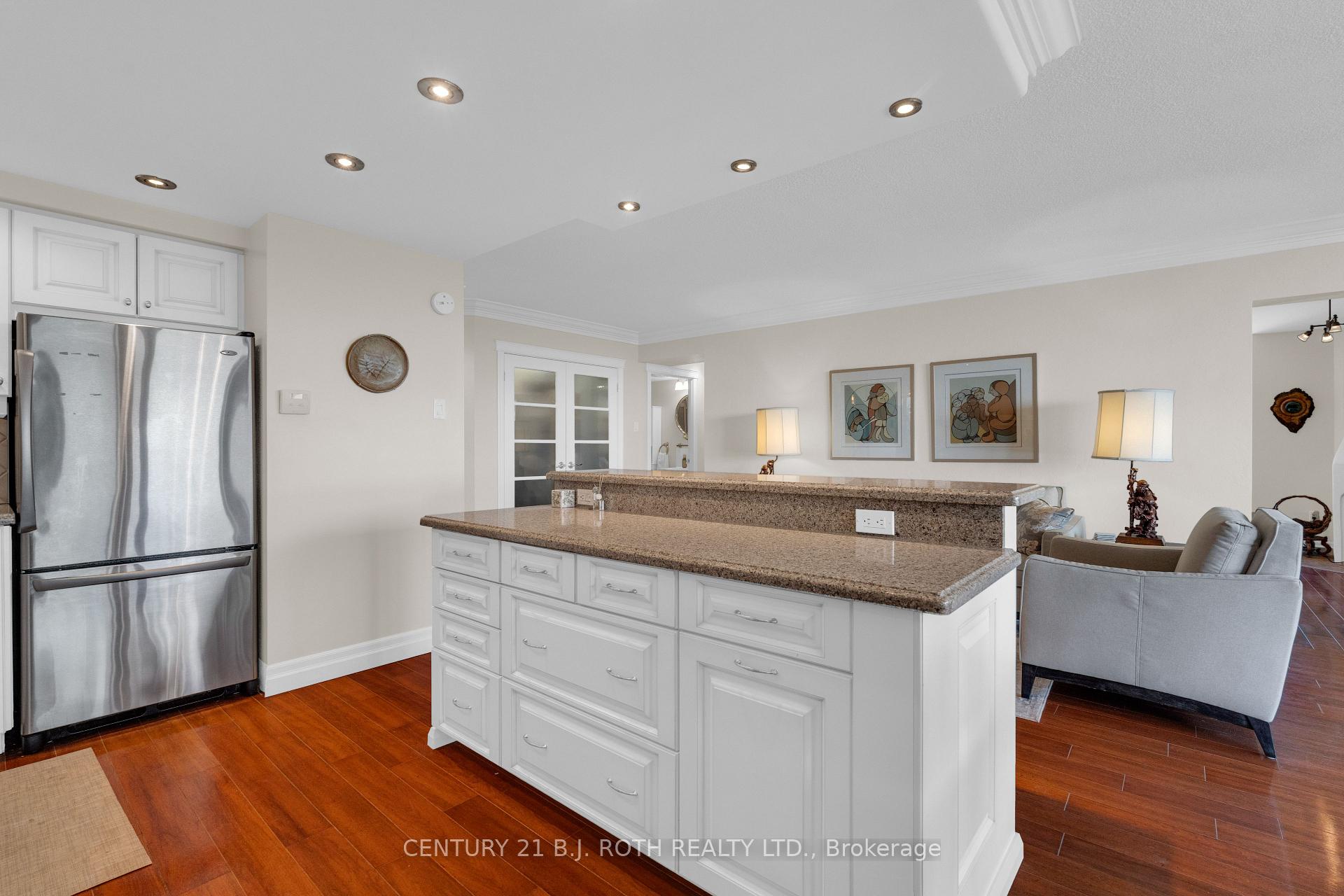 Photo 6 of Unit 1401, 181 Collier Street, Barrie, North Shore — HOMEH