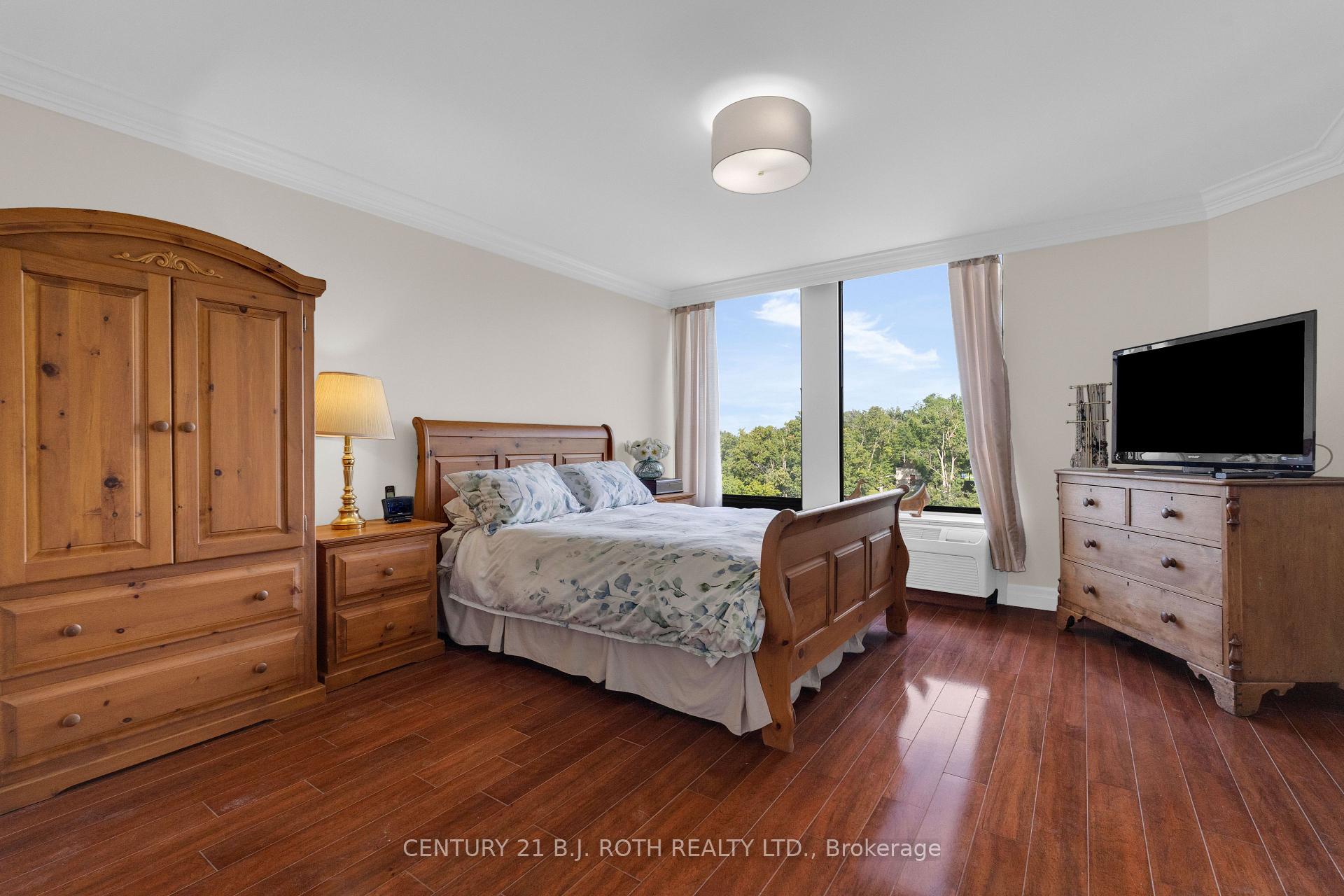 Photo 14 of Unit 1401, 181 Collier Street, Barrie, North Shore — HOMEH