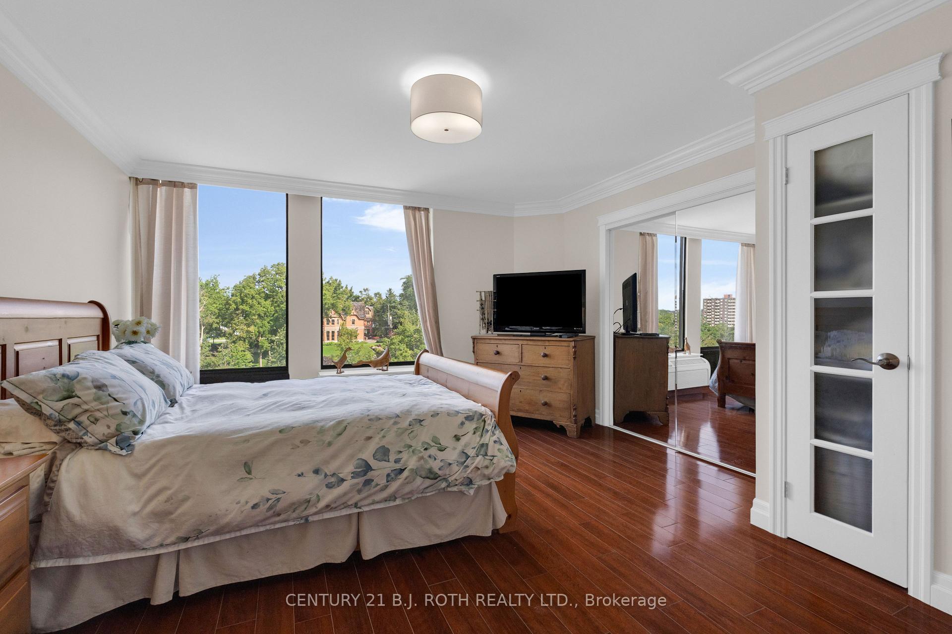 Photo 15 of Unit 1401, 181 Collier Street, Barrie, North Shore — HOMEH