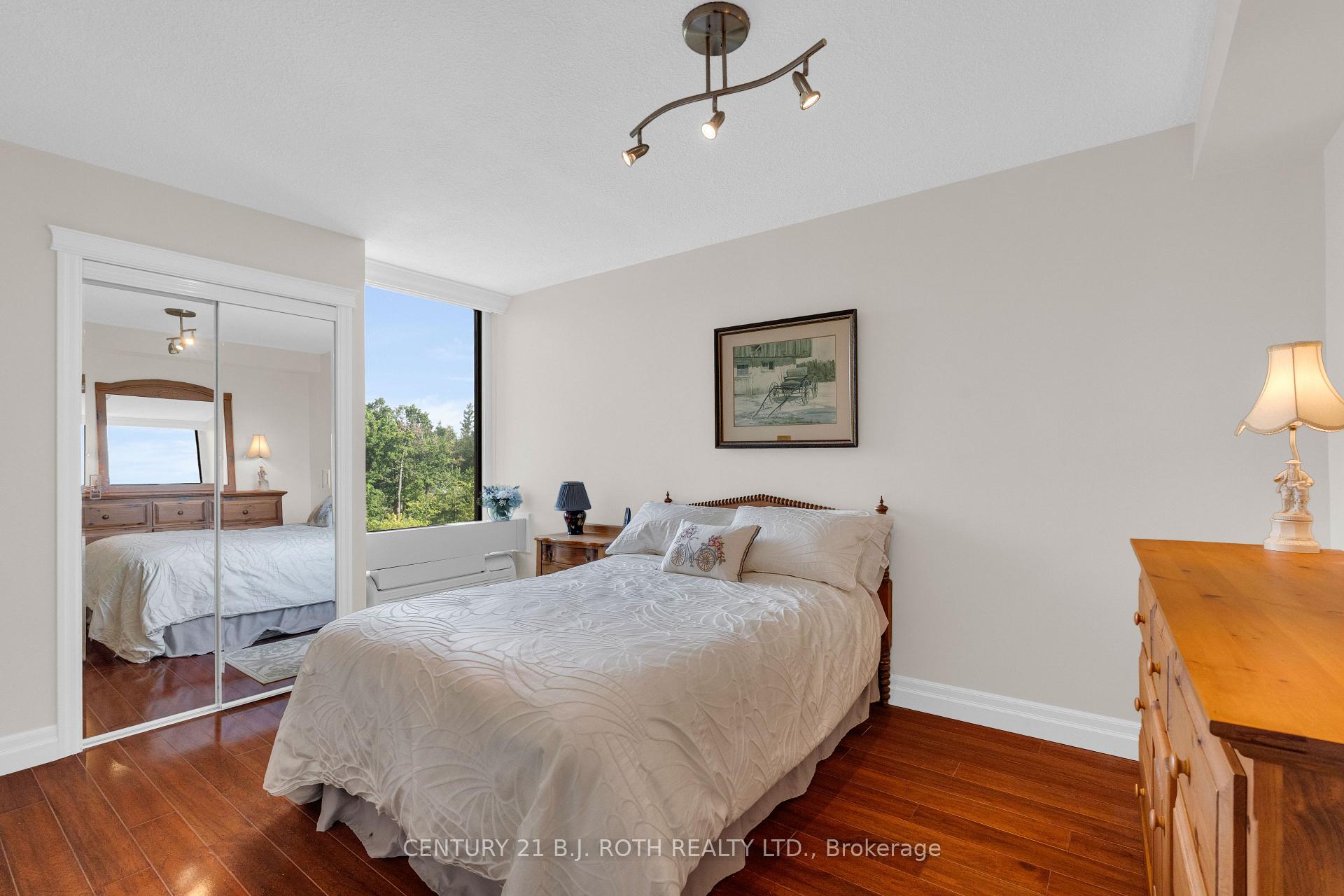 Photo 20 of Unit 1401, 181 Collier Street, Barrie, North Shore — HOMEH