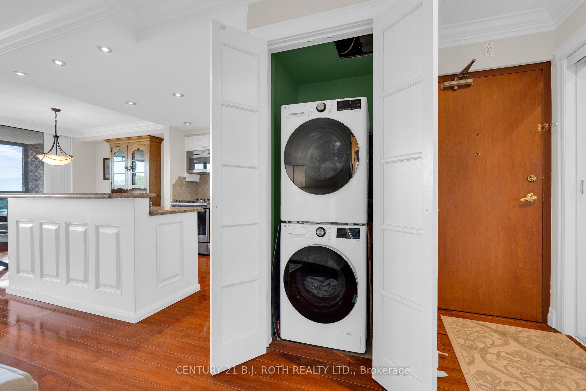 Photo 23 of Unit 1401, 181 Collier Street, Barrie, North Shore — HOMEH