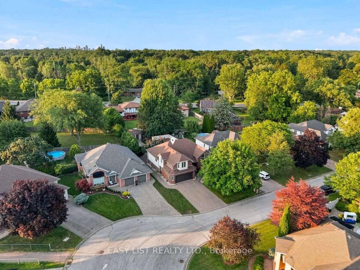 Photo 4 of 5929 Rosewood Crescent, LaSalle — HOMEH