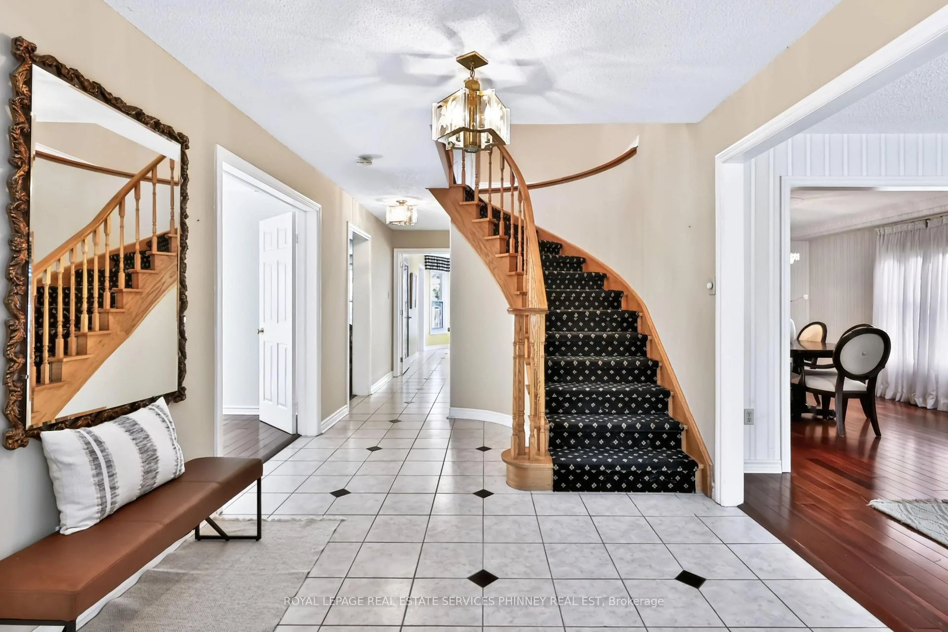 Photo 9 of 6036 St. Ives Way, Mississauga, East Credit — HOMEH