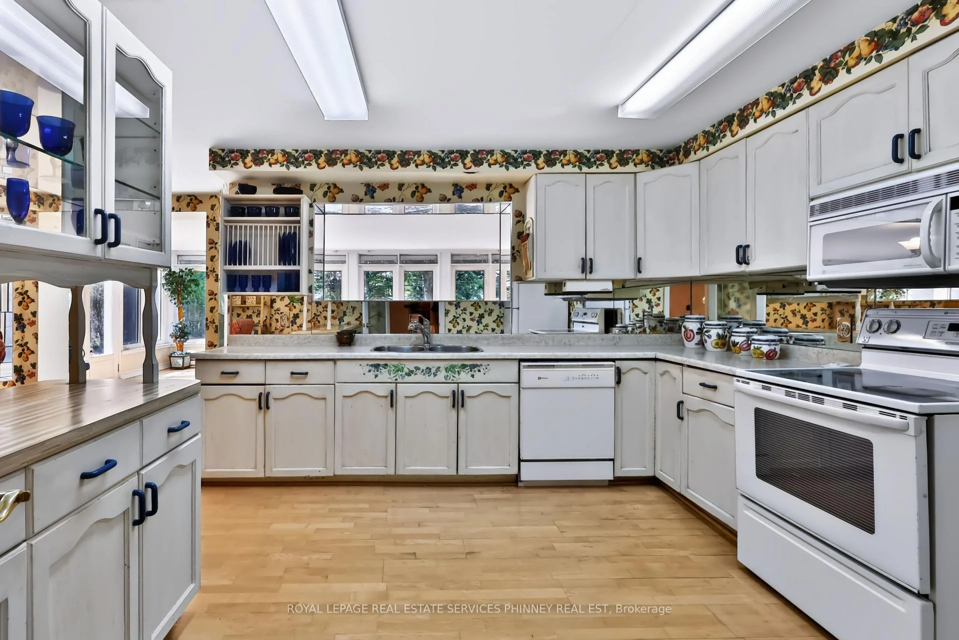 Photo 18 of 6036 St. Ives Way, Mississauga, East Credit — HOMEH