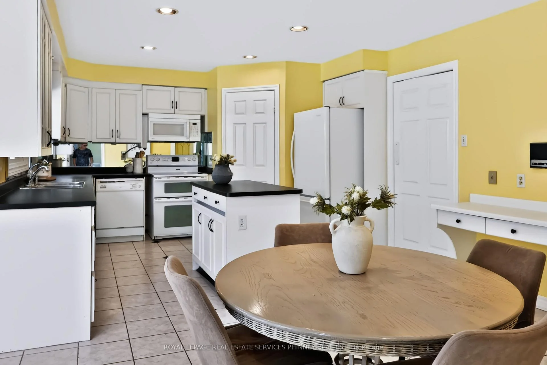 Photo 44 of 6036 St. Ives Way, Mississauga, East Credit — HOMEH