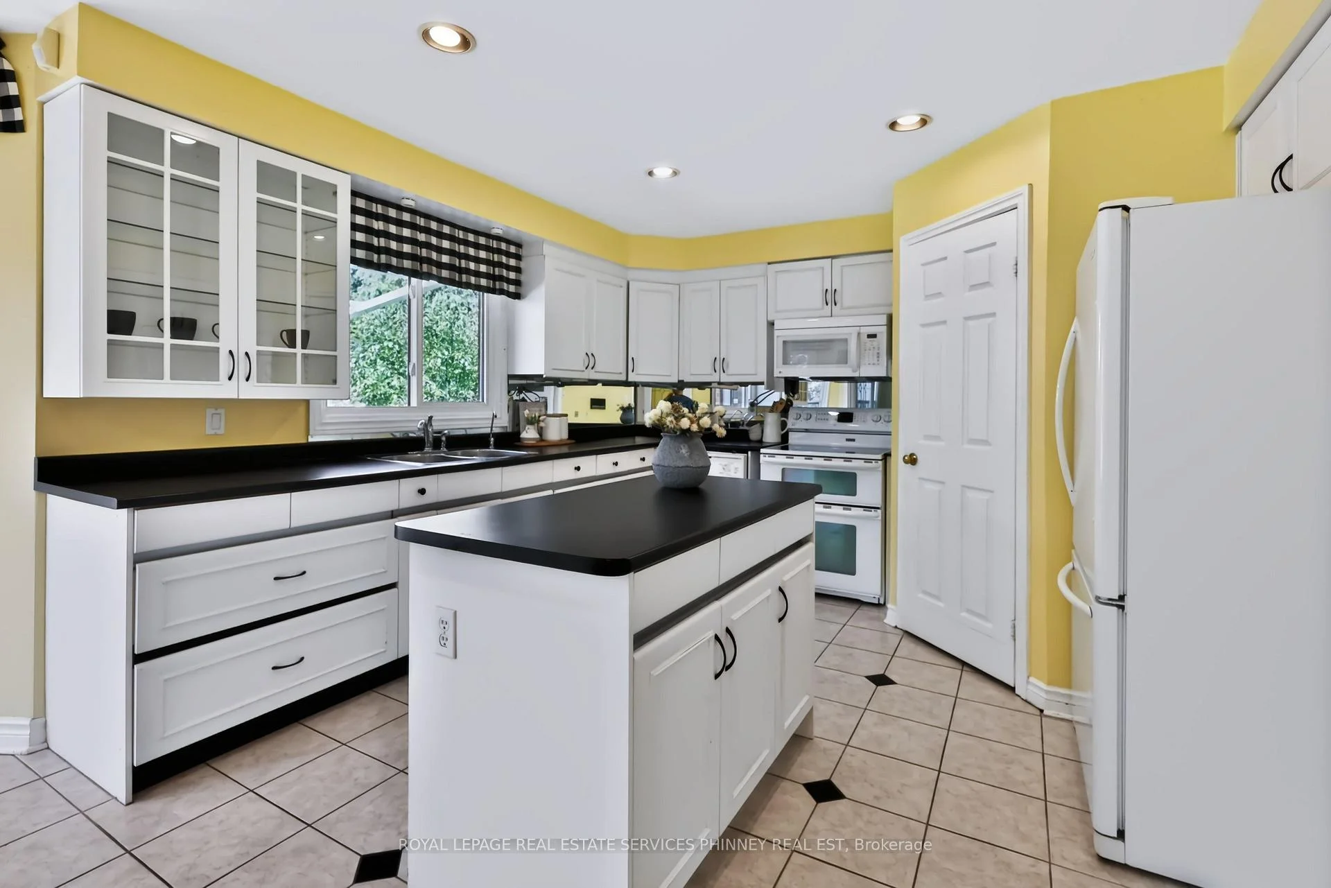 Photo 47 of 6036 St. Ives Way, Mississauga, East Credit — HOMEH