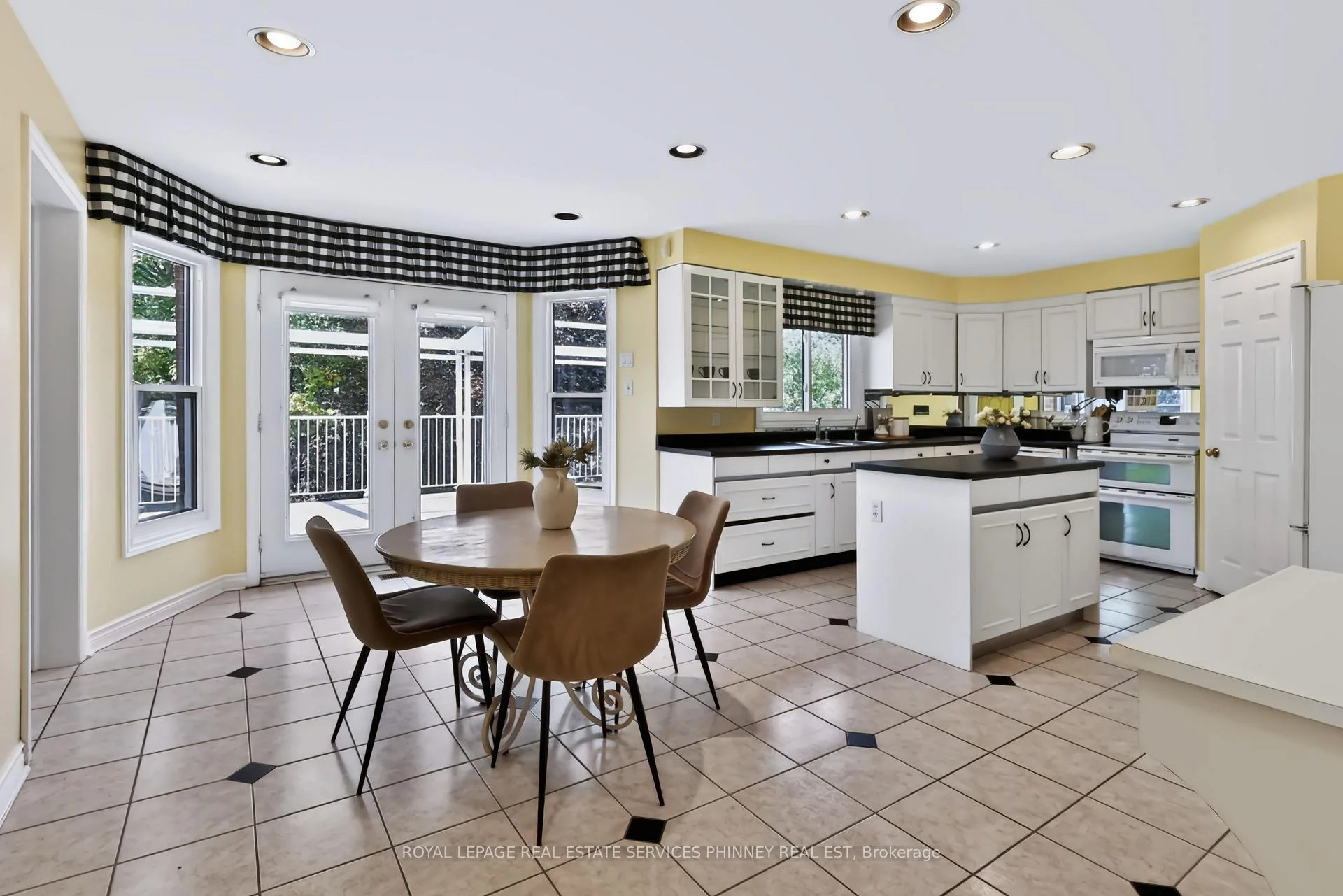 Photo 48 of 6036 St. Ives Way, Mississauga, East Credit — HOMEH