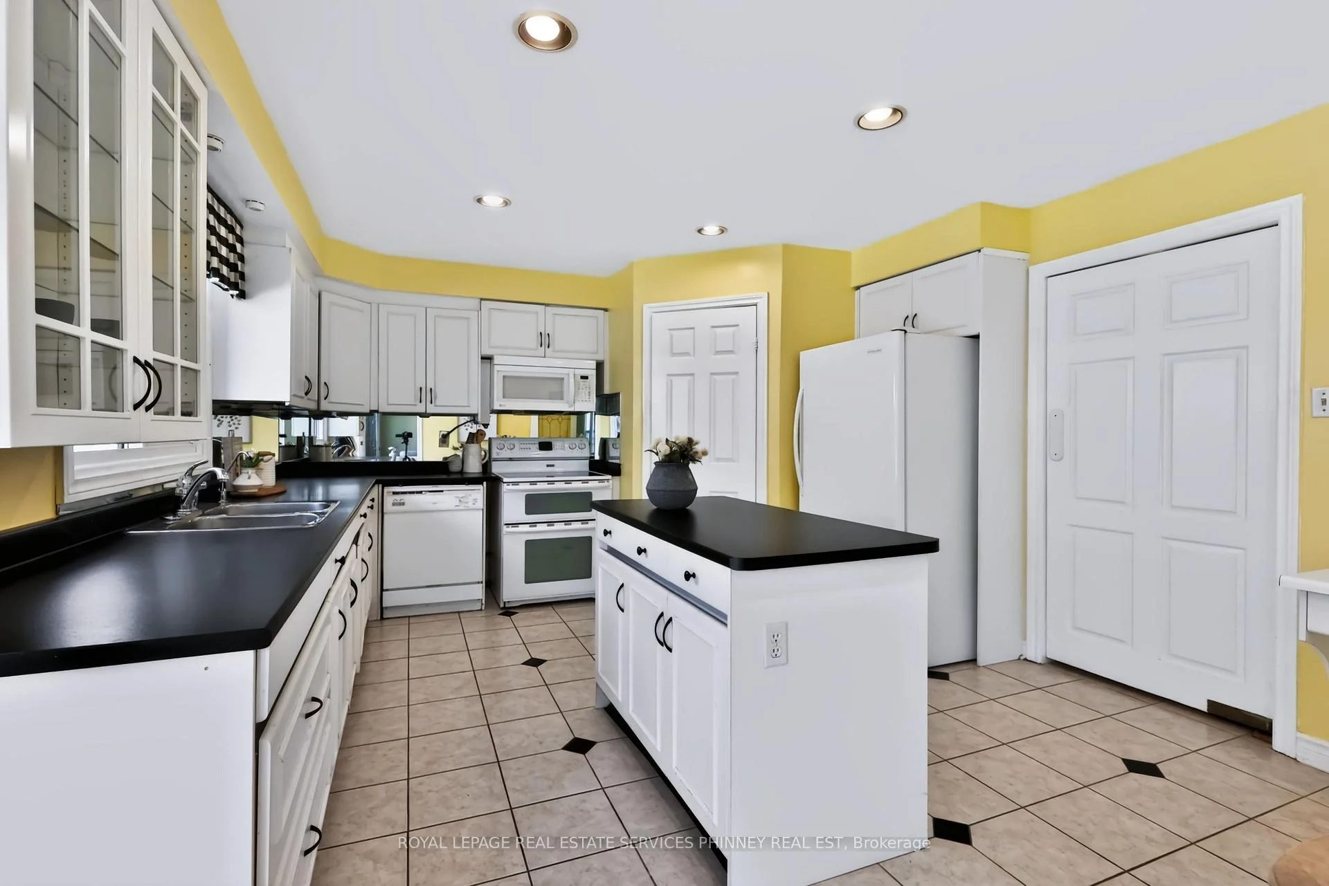 Photo 51 of 6036 St. Ives Way, Mississauga, East Credit — HOMEH