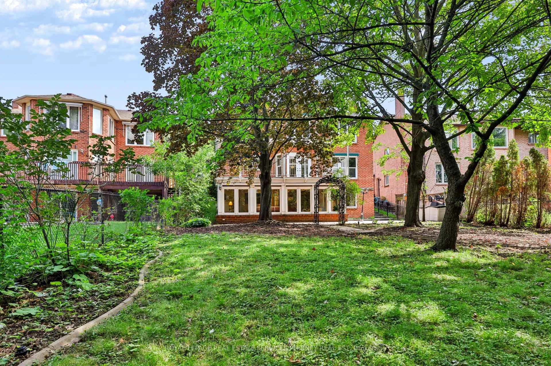 Photo 58 of 6036 St. Ives Way, Mississauga, East Credit — HOMEH
