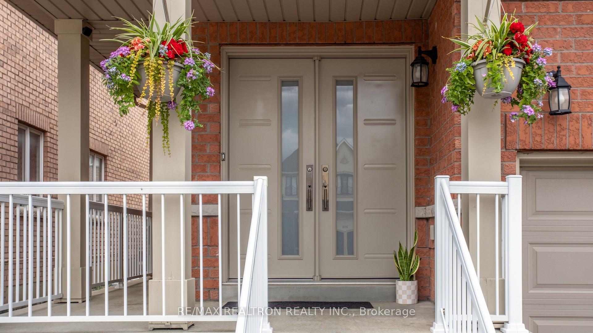 Photo 2 of 492 Pleasant Ridge Avenue, Vaughan, Patterson — HOMEH