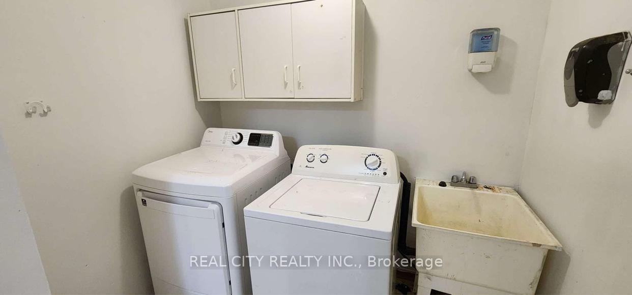 Photo 8 of 19 Fairhill Avenue, Brampton, Fletcher's Meadow — HOMEH