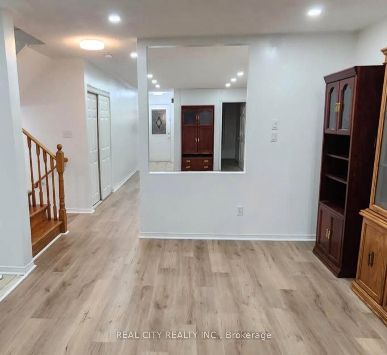 Photo 10 of 19 Fairhill Avenue, Brampton, Fletcher's Meadow — HOMEH