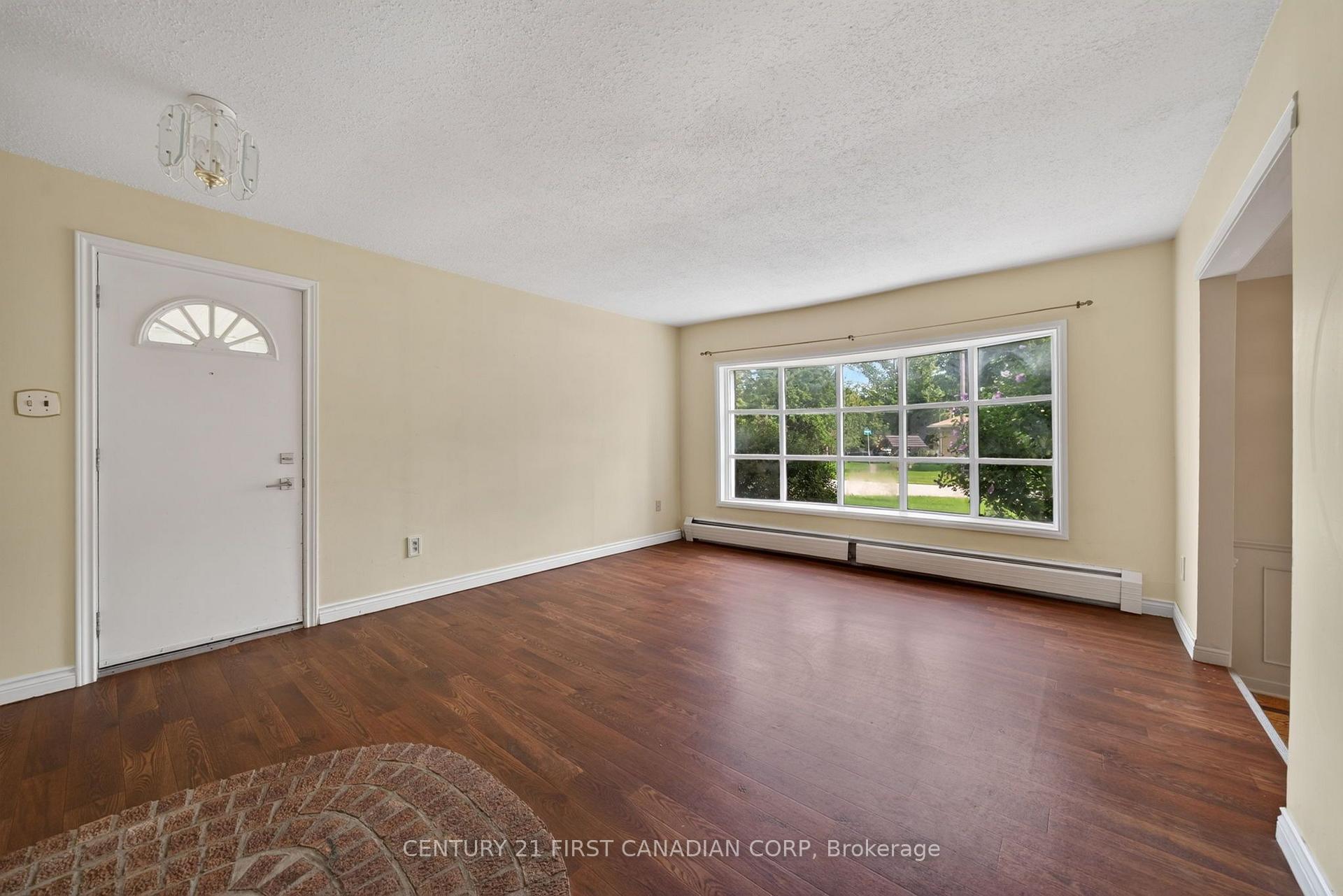 Photo 6 of 9 Park Crescent, Middlesex Centre, Poplar Hill — HOMEH