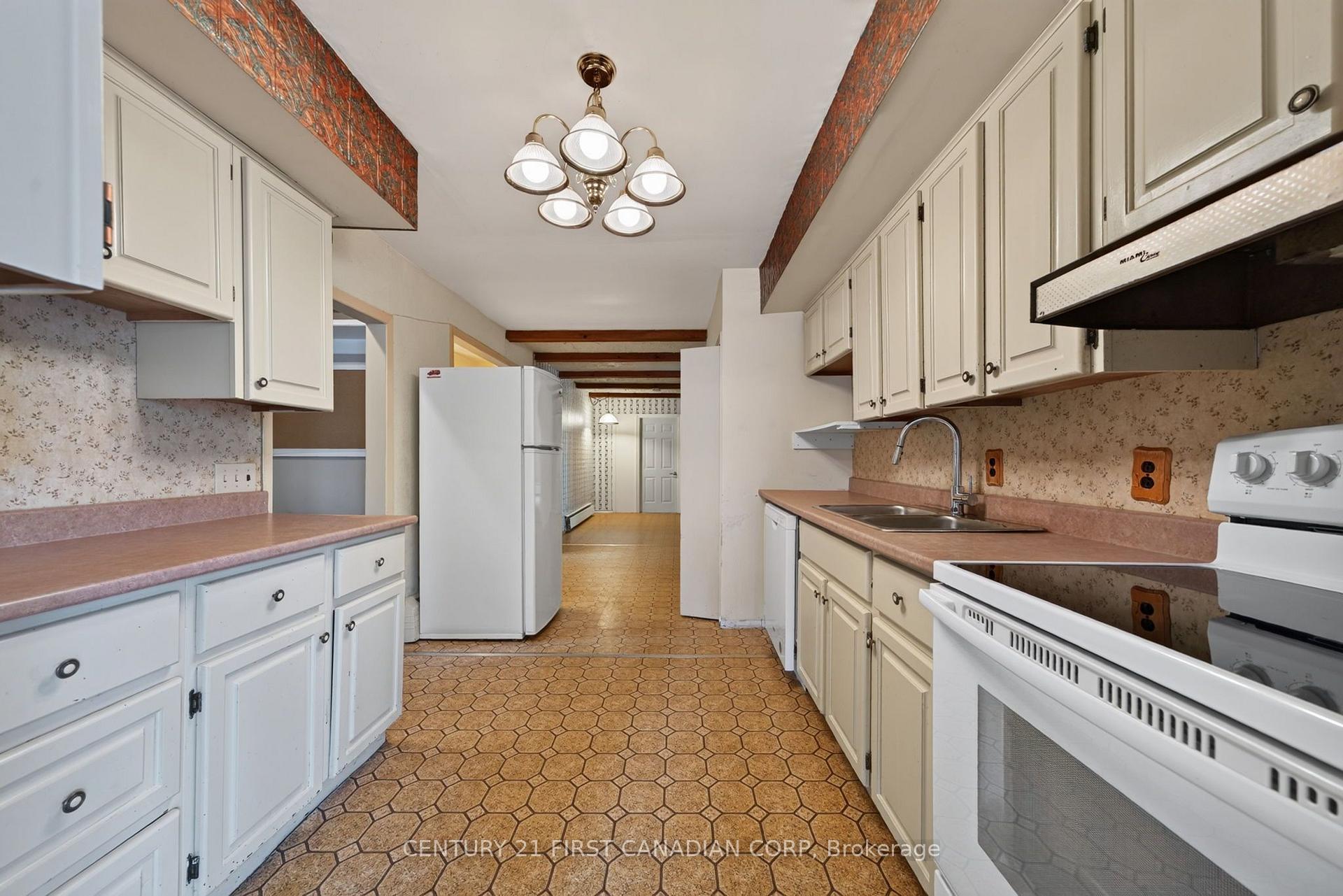 Photo 10 of 9 Park Crescent, Middlesex Centre, Poplar Hill — HOMEH