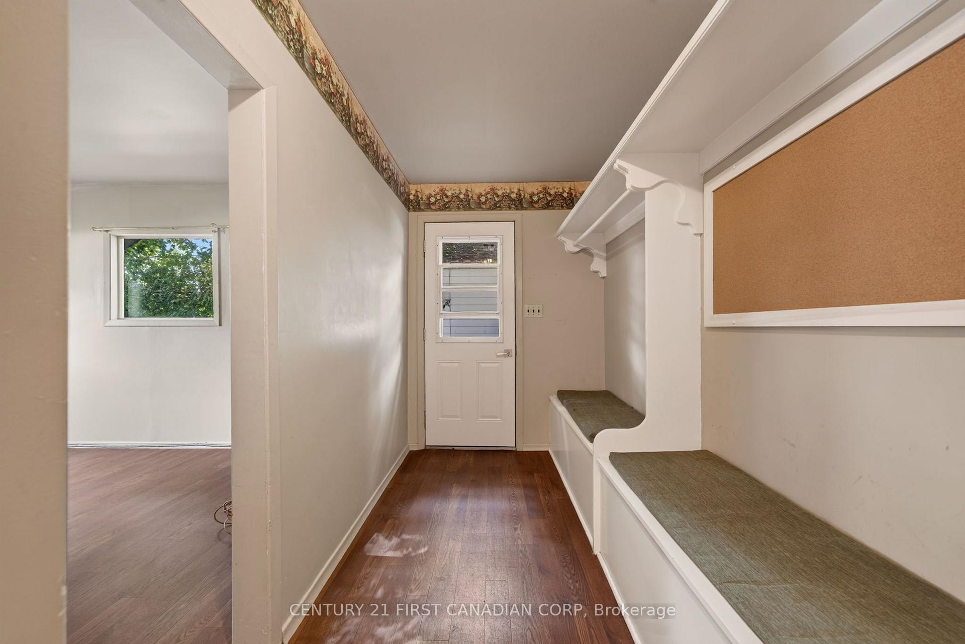 Photo 12 of 9 Park Crescent, Middlesex Centre, Poplar Hill — HOMEH