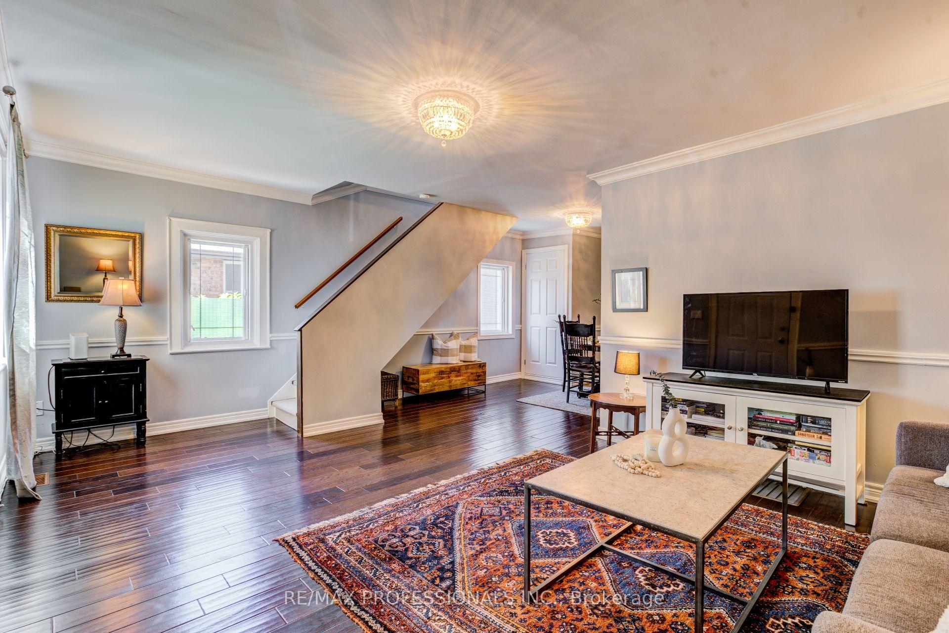 Photo 6 of 39 Rosemeade Avenue, Etobicoke, Stonegate-Queensway — HOMEH