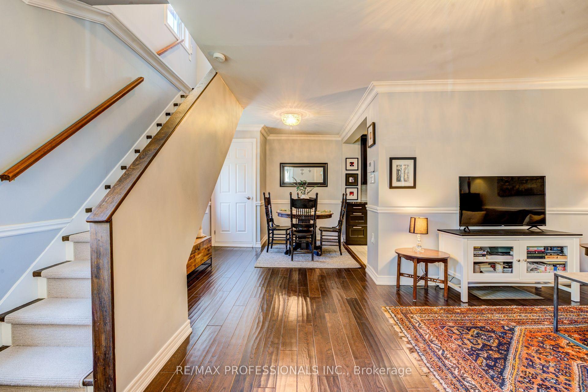 Photo 7 of 39 Rosemeade Avenue, Etobicoke, Stonegate-Queensway — HOMEH