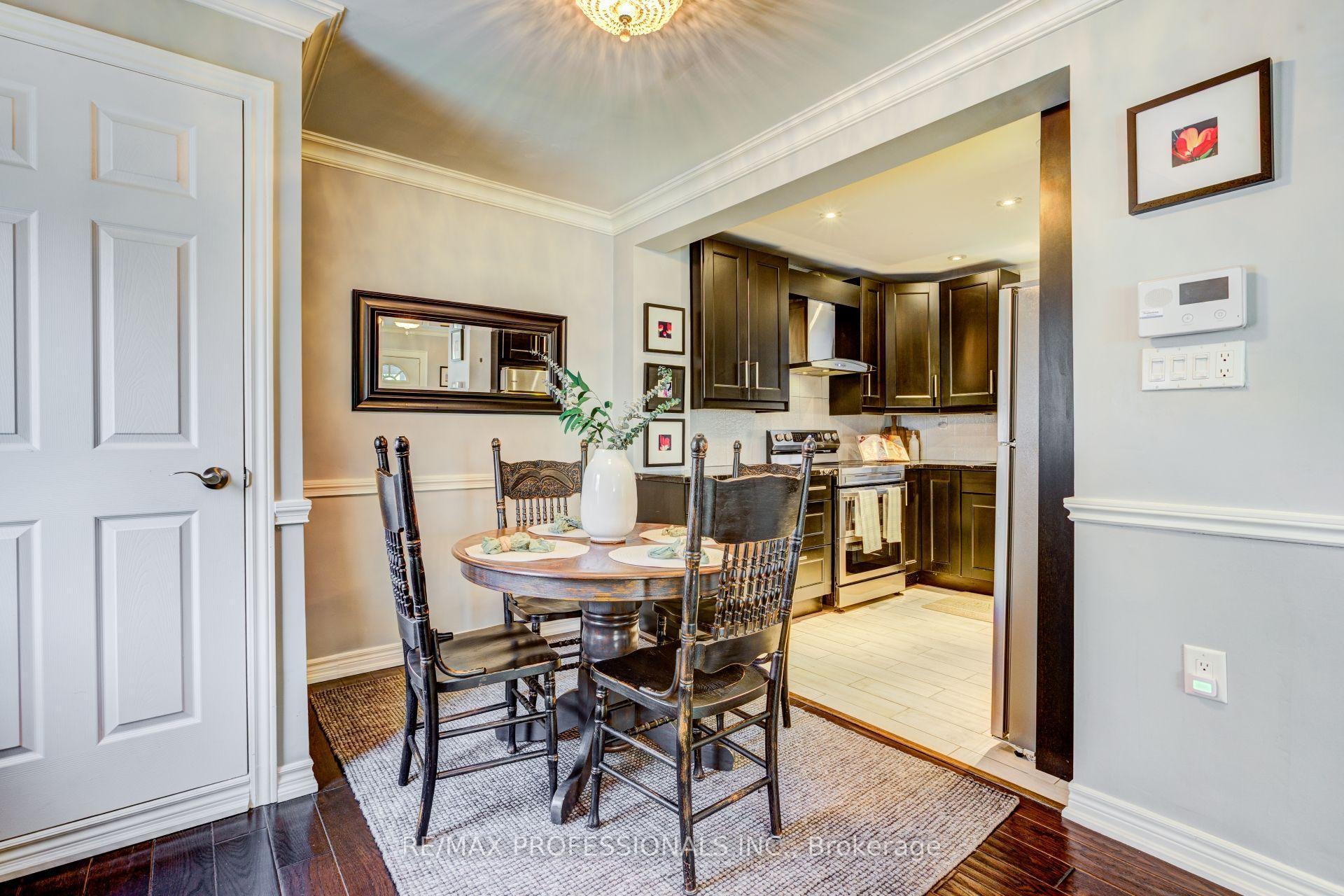 Photo 9 of 39 Rosemeade Avenue, Etobicoke, Stonegate-Queensway — HOMEH