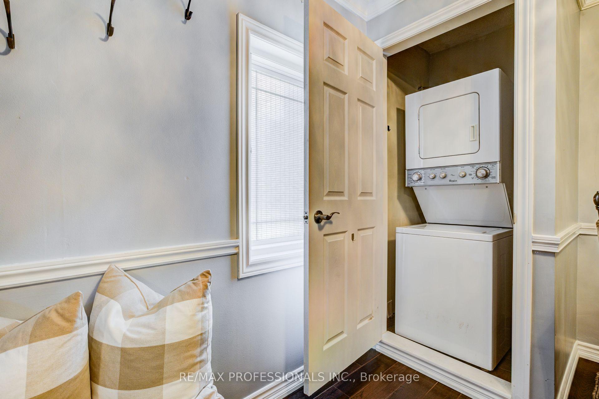 Photo 13 of 39 Rosemeade Avenue, Etobicoke, Stonegate-Queensway — HOMEH