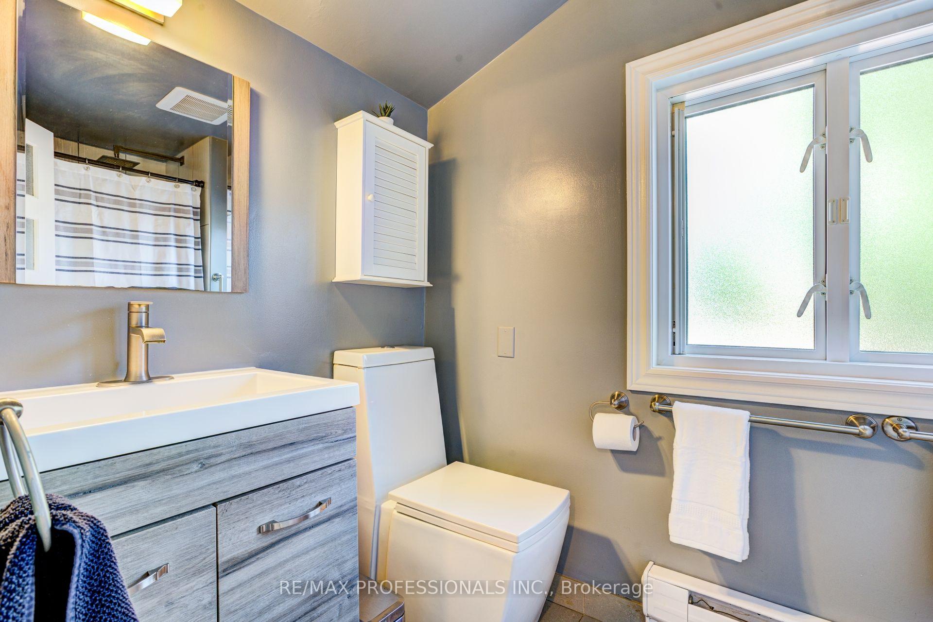 Photo 14 of 39 Rosemeade Avenue, Etobicoke, Stonegate-Queensway — HOMEH
