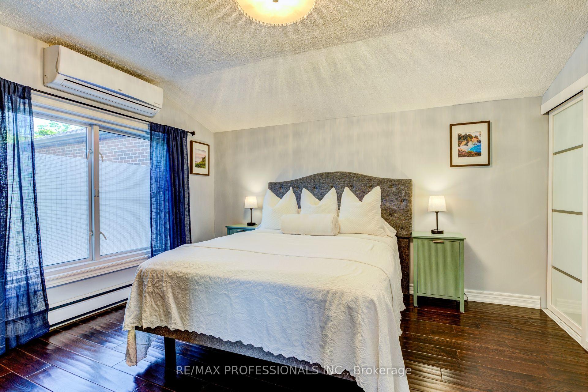 Photo 15 of 39 Rosemeade Avenue, Etobicoke, Stonegate-Queensway — HOMEH