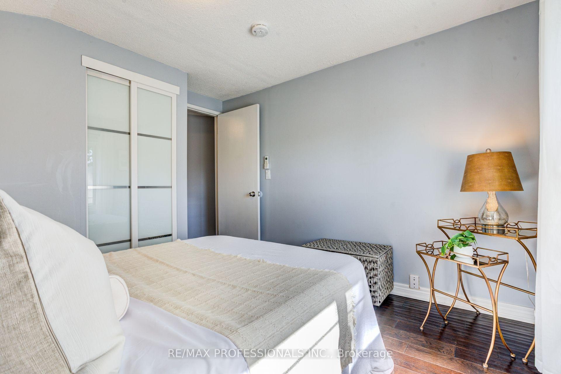 Photo 18 of 39 Rosemeade Avenue, Etobicoke, Stonegate-Queensway — HOMEH