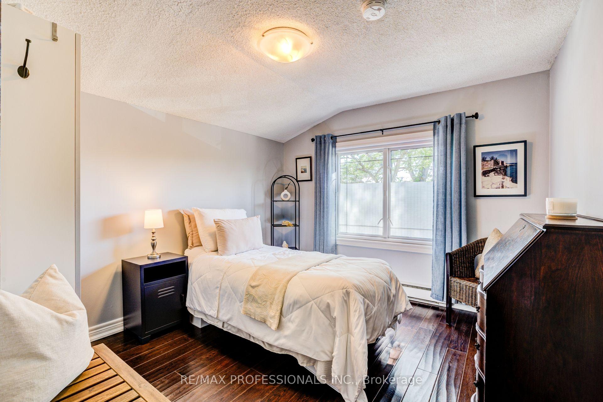 Photo 19 of 39 Rosemeade Avenue, Etobicoke, Stonegate-Queensway — HOMEH