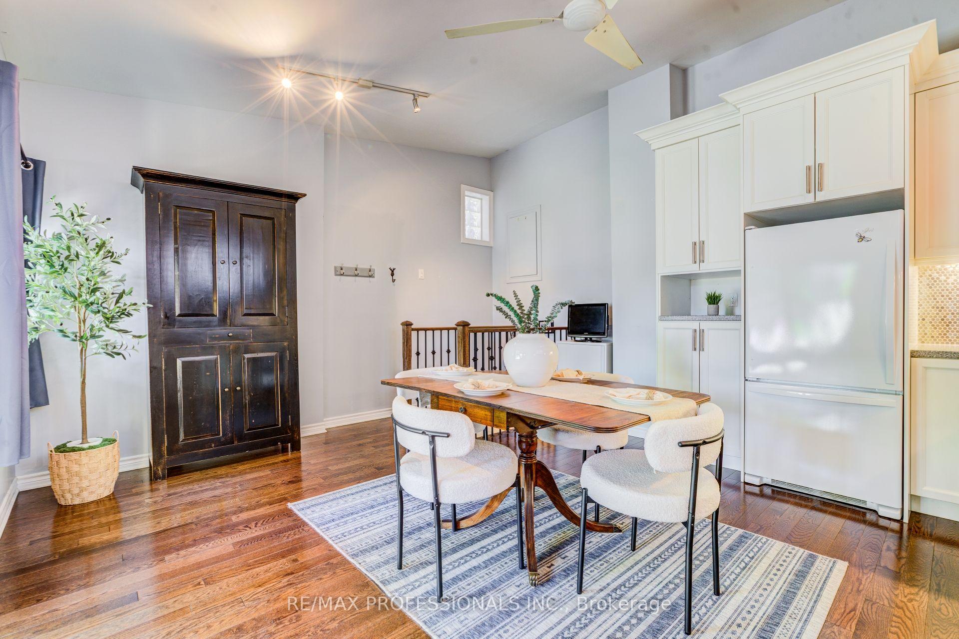 Photo 24 of 39 Rosemeade Avenue, Etobicoke, Stonegate-Queensway — HOMEH
