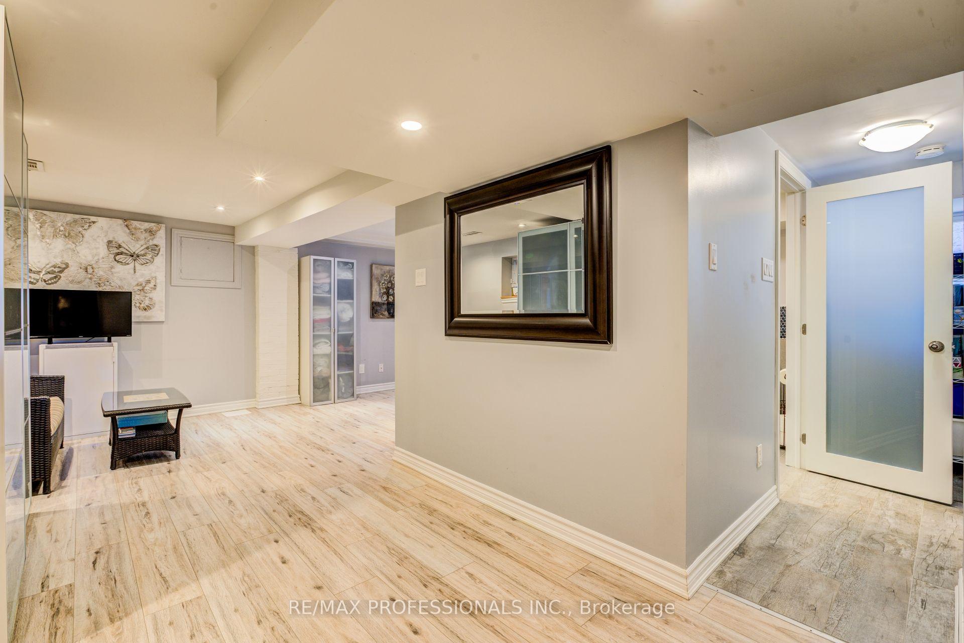 Photo 28 of 39 Rosemeade Avenue, Etobicoke, Stonegate-Queensway — HOMEH