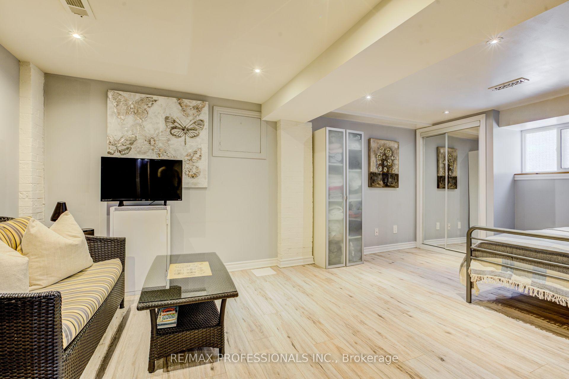 Photo 29 of 39 Rosemeade Avenue, Etobicoke, Stonegate-Queensway — HOMEH