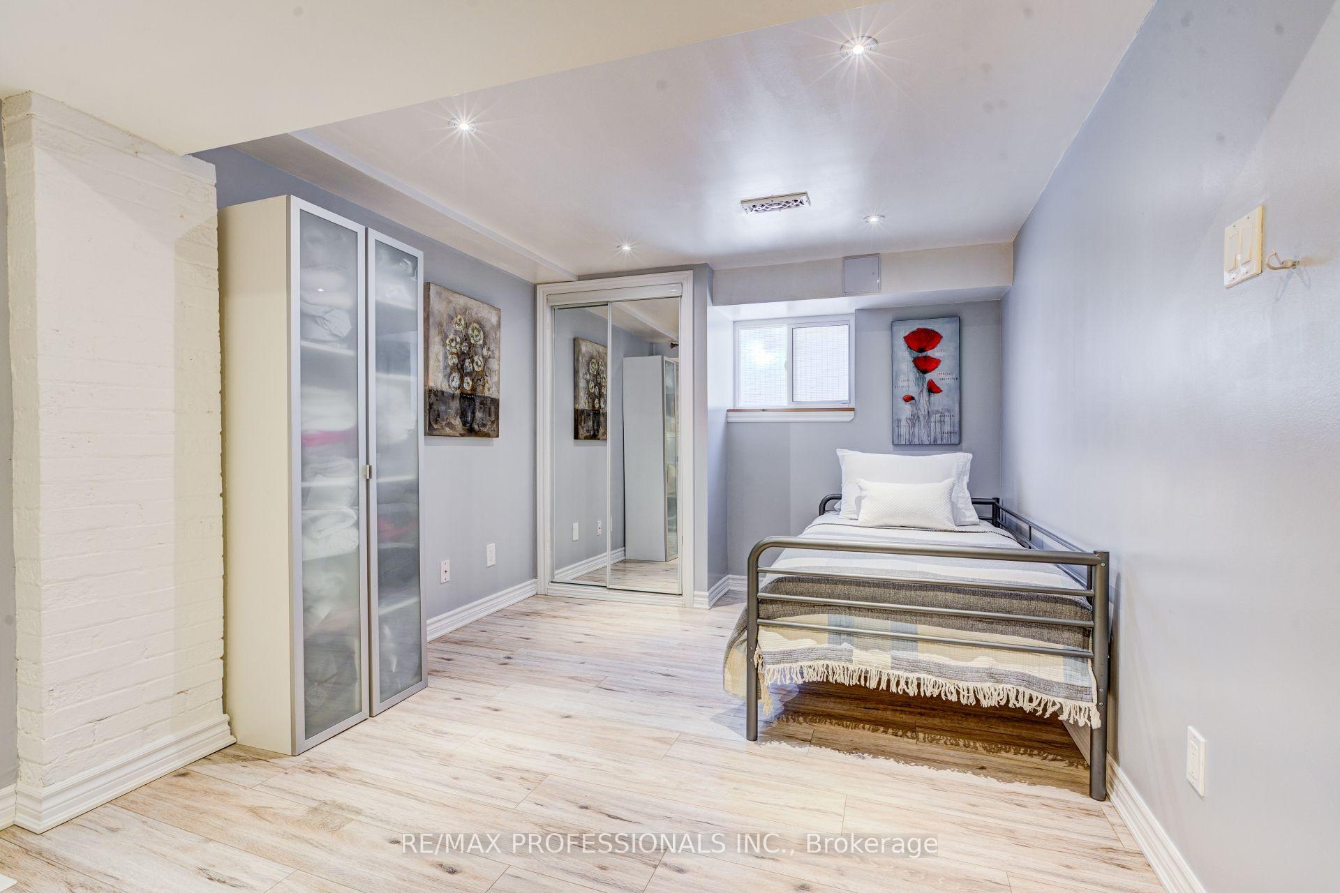 Photo 30 of 39 Rosemeade Avenue, Etobicoke, Stonegate-Queensway — HOMEH