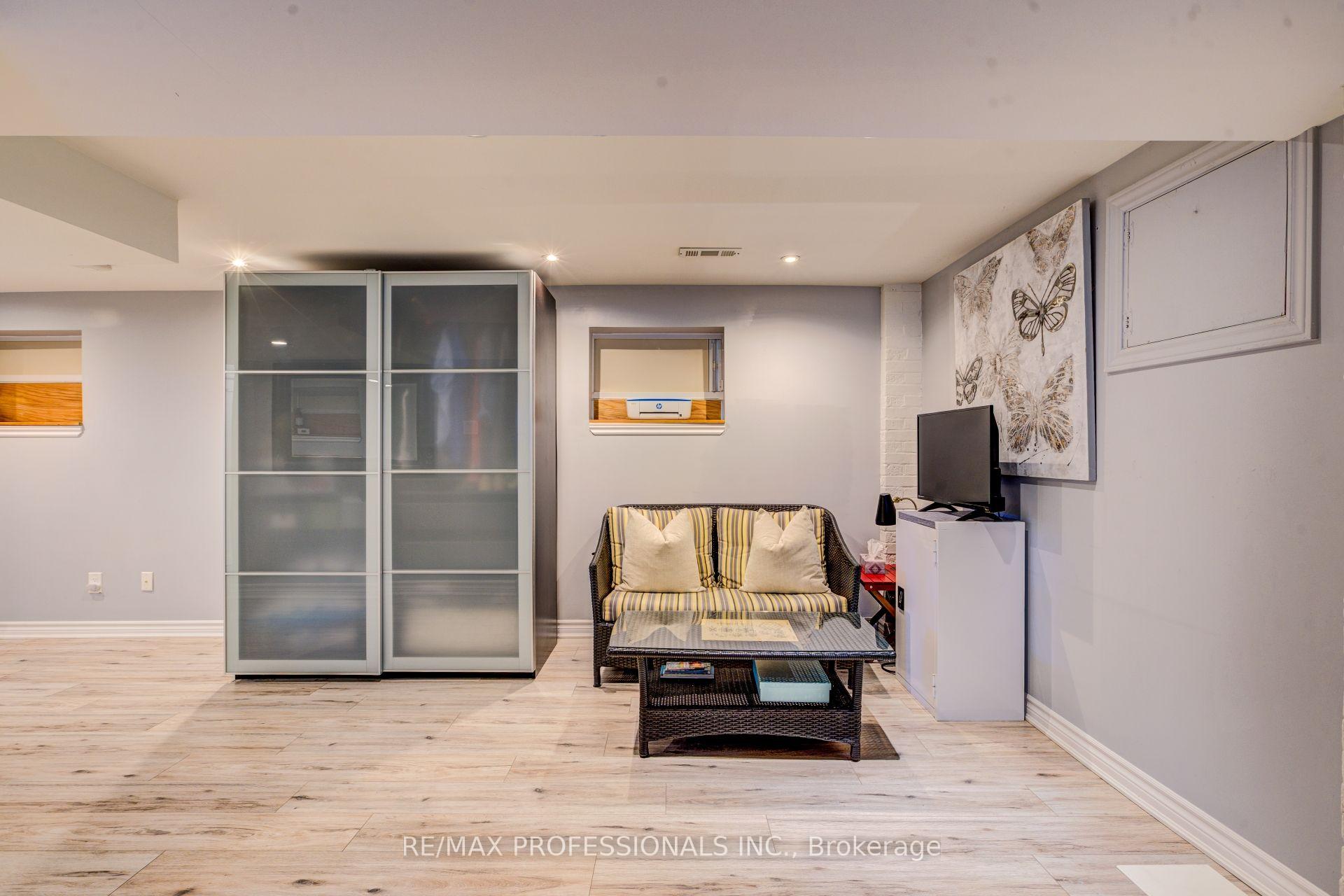 Photo 33 of 39 Rosemeade Avenue, Etobicoke, Stonegate-Queensway — HOMEH