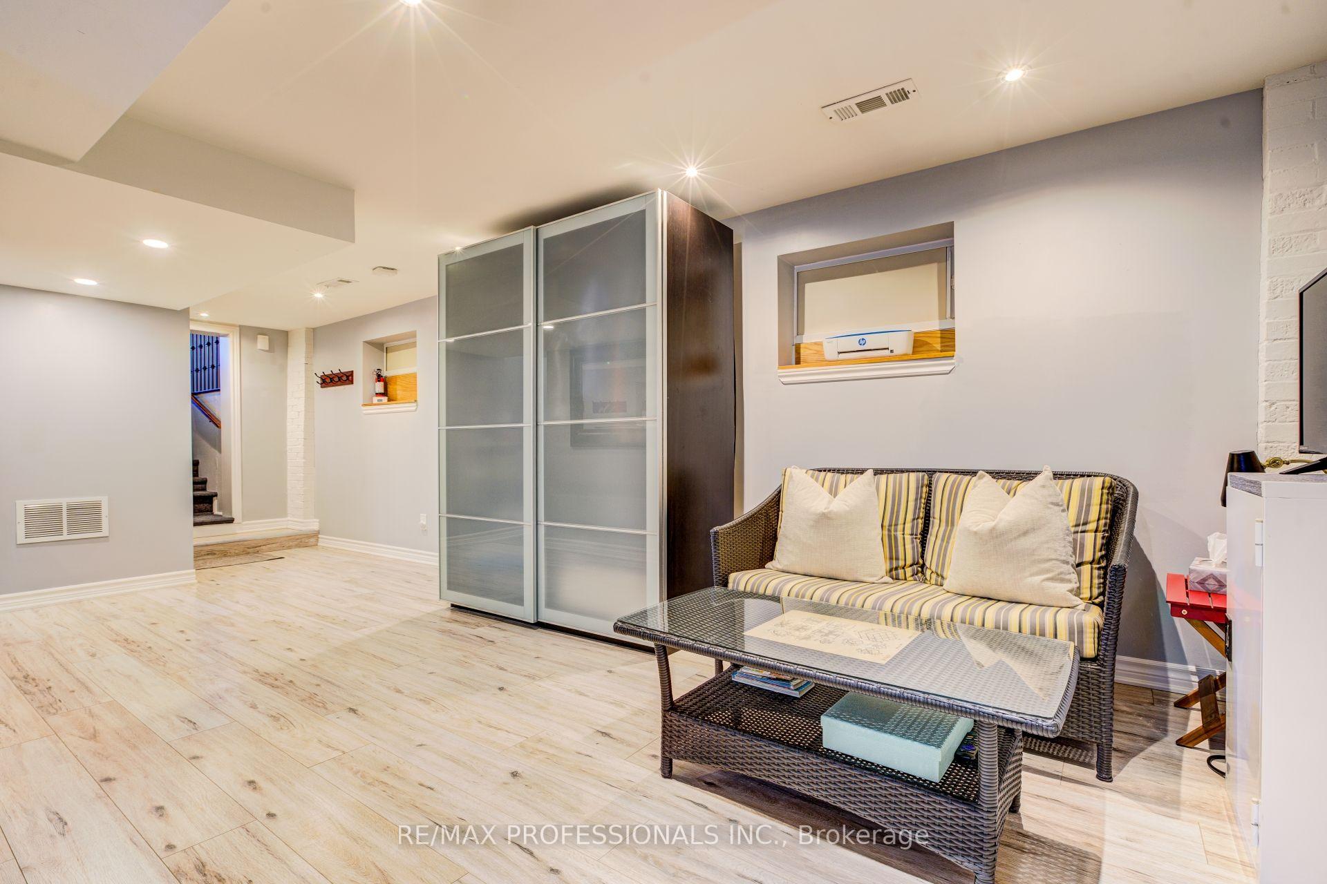 Photo 34 of 39 Rosemeade Avenue, Etobicoke, Stonegate-Queensway — HOMEH