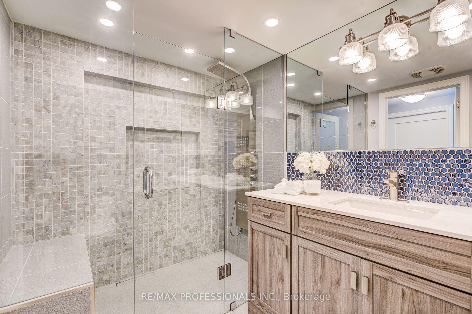Photo 36 of 39 Rosemeade Avenue, Etobicoke, Stonegate-Queensway — HOMEH