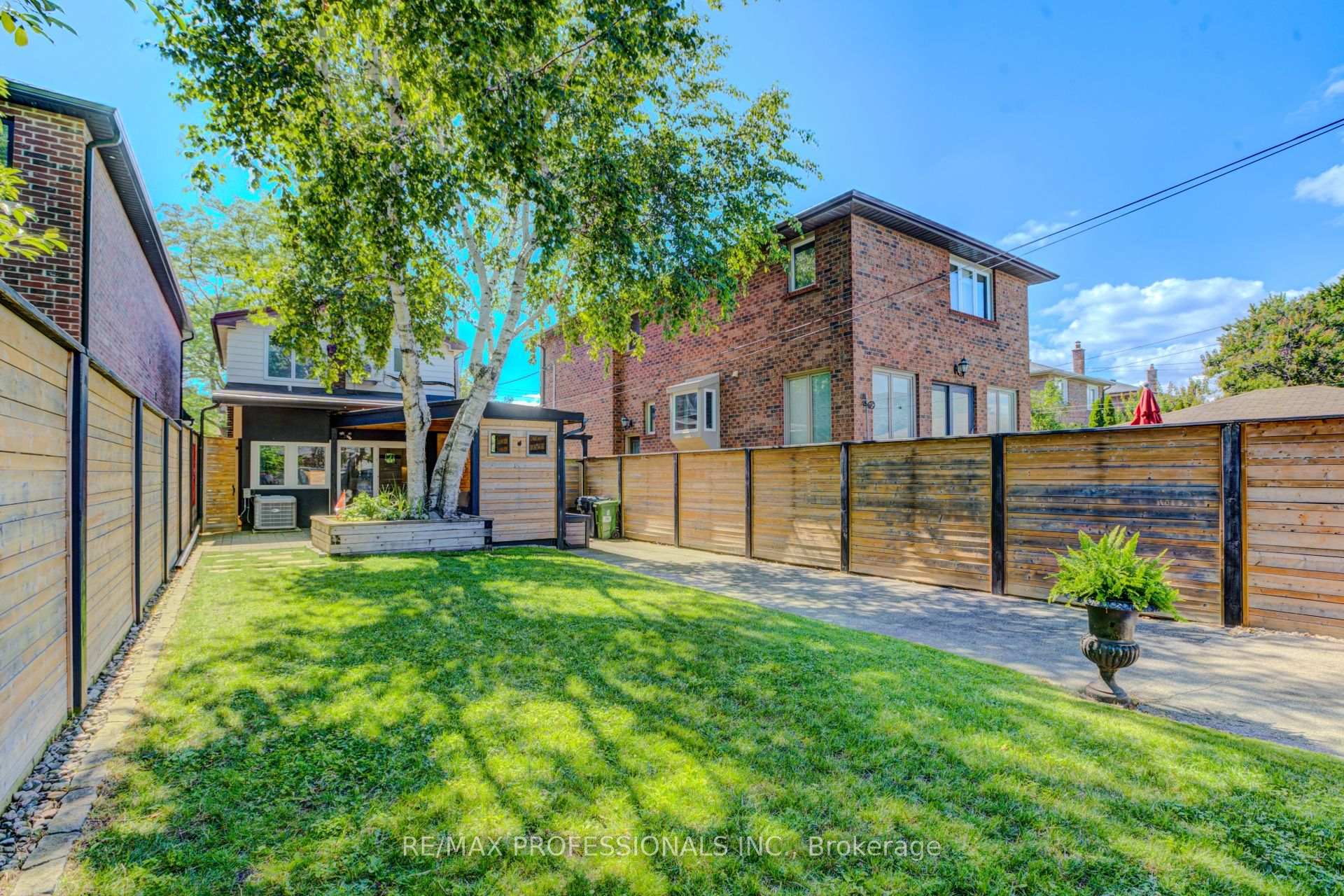 Photo 44 of 39 Rosemeade Avenue, Etobicoke, Stonegate-Queensway — HOMEH