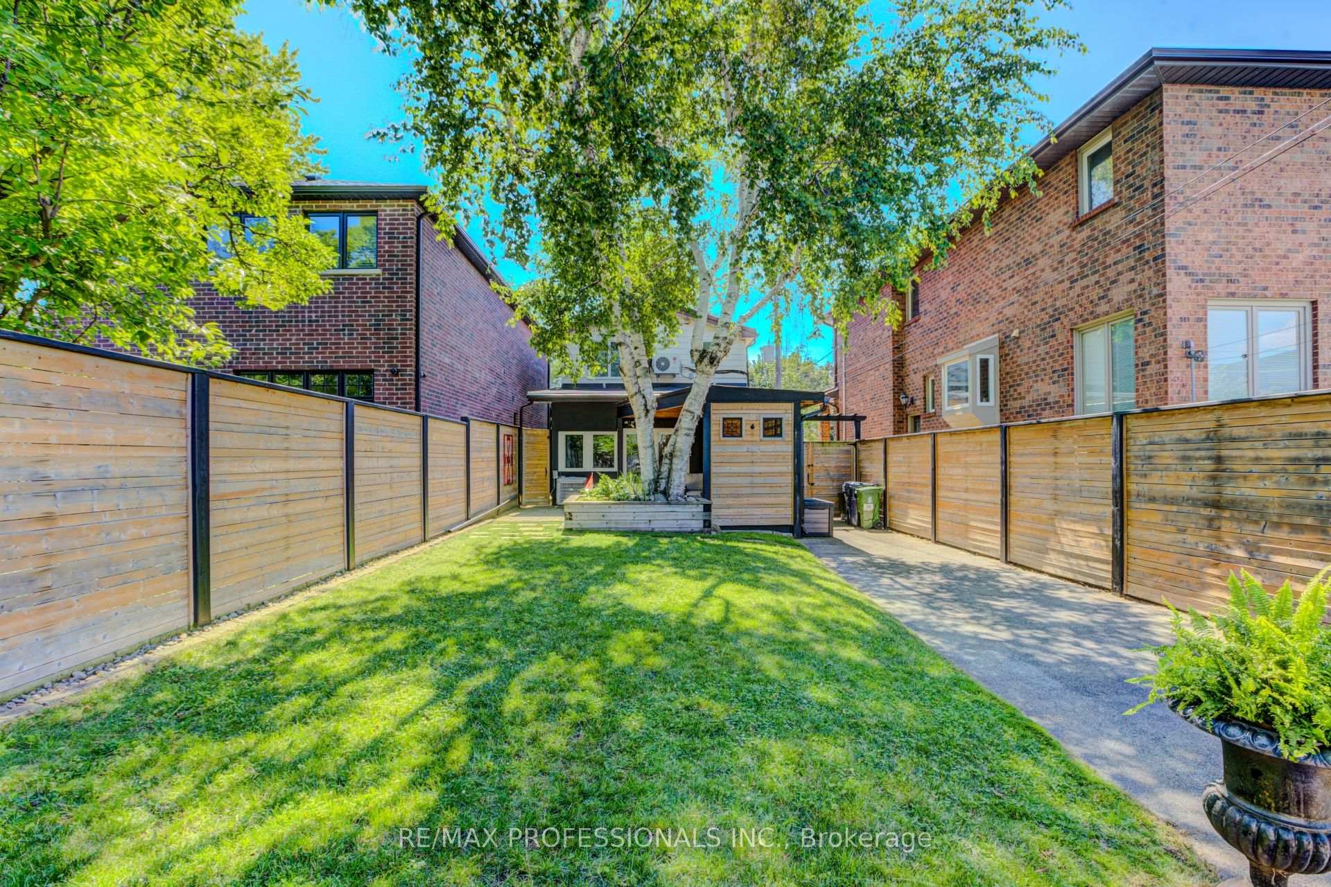 Photo 45 of 39 Rosemeade Avenue, Etobicoke, Stonegate-Queensway — HOMEH