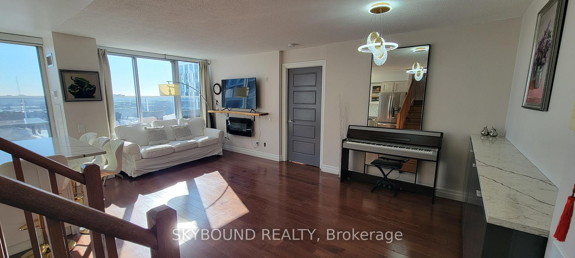 Photo 2 of Unit 919, 1040 The Queensway, Etobicoke, Islington-City Centre West — HOMEH