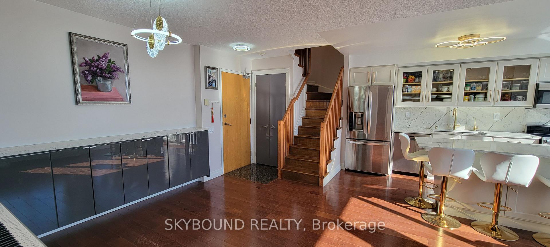 Photo 5 of Unit 919, 1040 The Queensway, Etobicoke, Islington-City Centre West — HOMEH