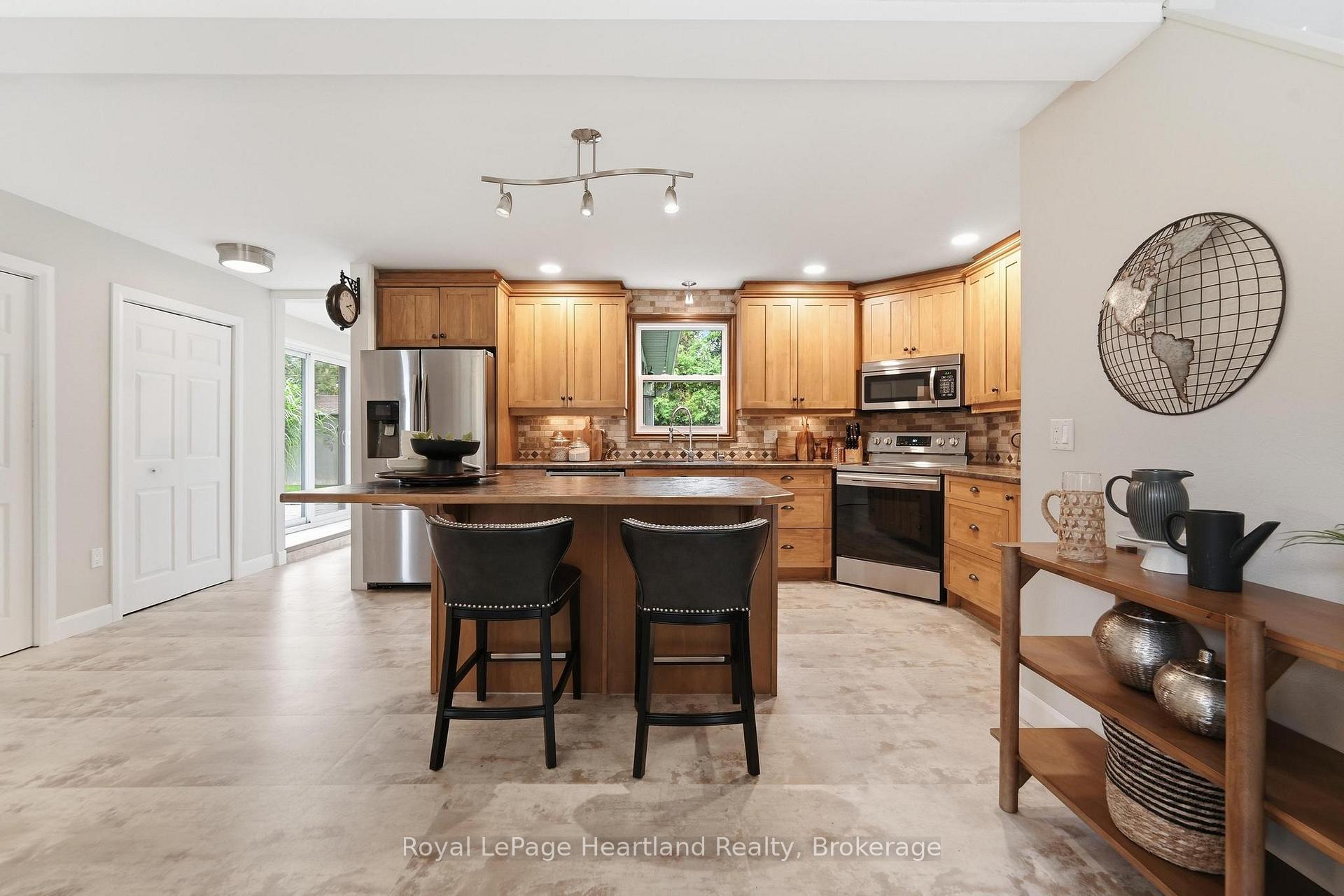 Photo 15 of 23 Park Road, Central Huron, Goderich — HOMEH
