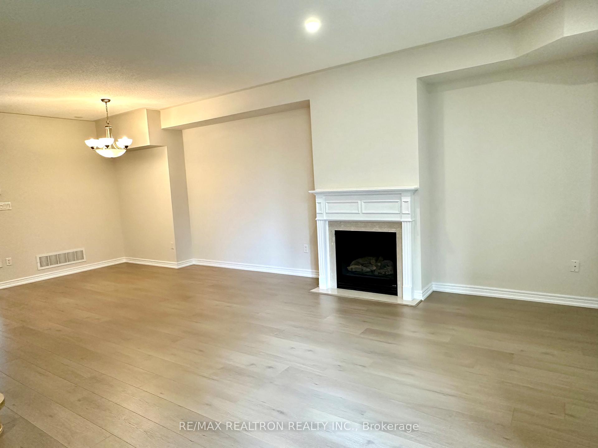 Photo 4 of 54 Times Avenue, Markham, Commerce Valley — HOMEH